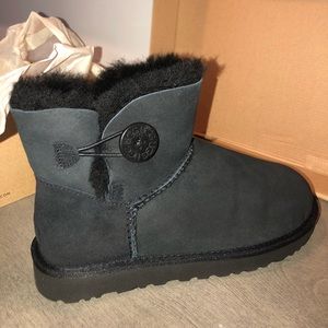 Brand new mini bailey button UGGS